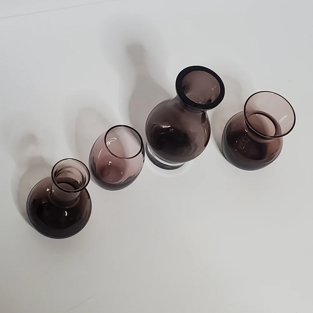 Vintage Purple Amethyst Art Glass Bud Vases, Lot Of 4 - One is flawed - Picture 2 of 10